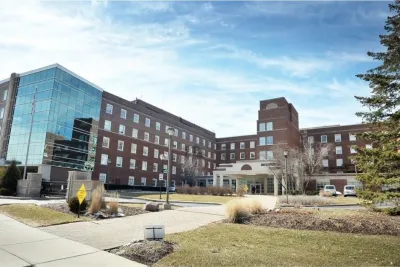 Exterior of UChicago Medicine AdventHealth Hinsdale.
