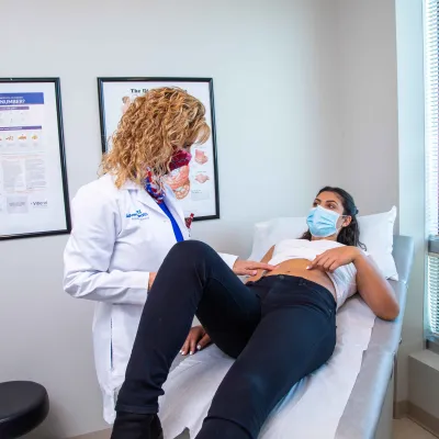 Dr. Sharona Ross with a patient at the Digestive Institute Tampa.