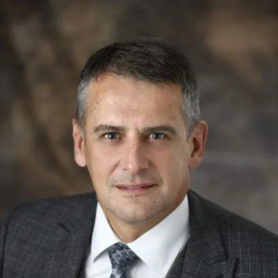 headshot Daniel Peach