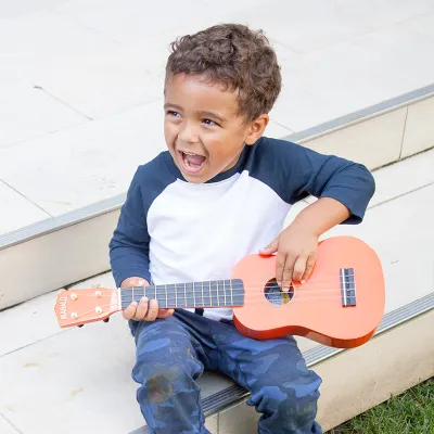 boyplayingguitar800x800