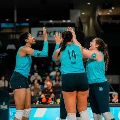 Orlando Valkyries team members hi-five