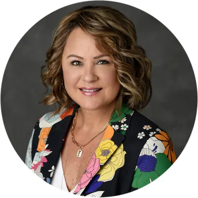 a photo of lee alexander