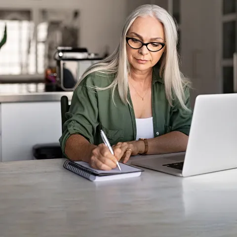 A woman doing research online.