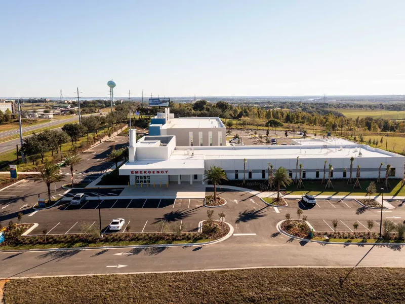 A side view of the AdventHealth Clermont ER building