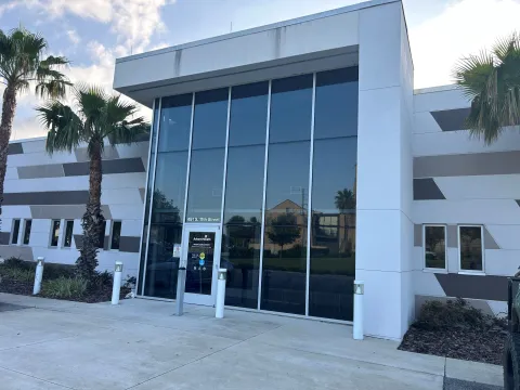 The AdventHealth Lake Wales Wound Care Center achieved outstanding clinical outcomes for twelve consecutive months, including a patient satisfaction rate higher than 92 percent.