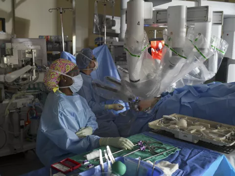 Dr. Vipul Patel and his team using robotics during surgery.
