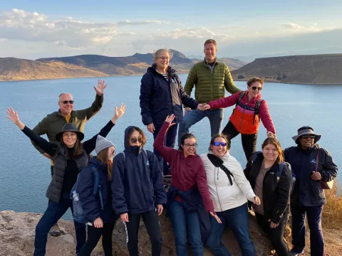 global-missions-peru-group-lake-800x800