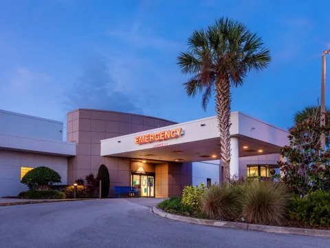 A photo of the AdventHealth Lake Wales facility at dusk.