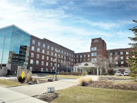 Exterior of UChicago Medicine AdventHealth Hinsdale.