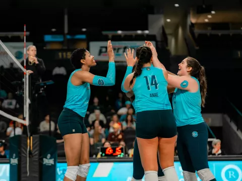 Orlando Valkyries team members hi-five