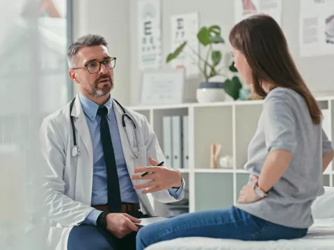 Female patient talking to male doctor