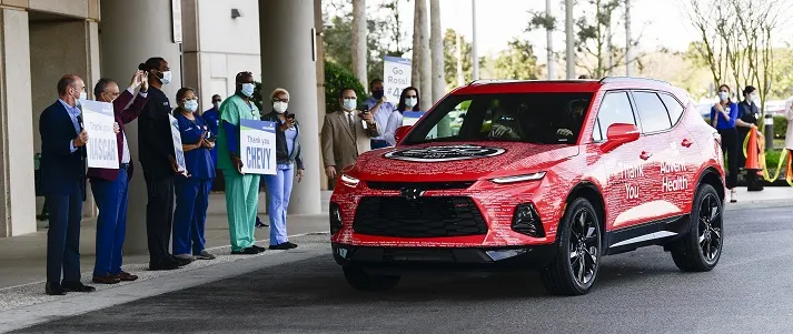 NASCAR driver Jamie McMurray unveils SUV with signatures of 3,000 AdventHealth team members.