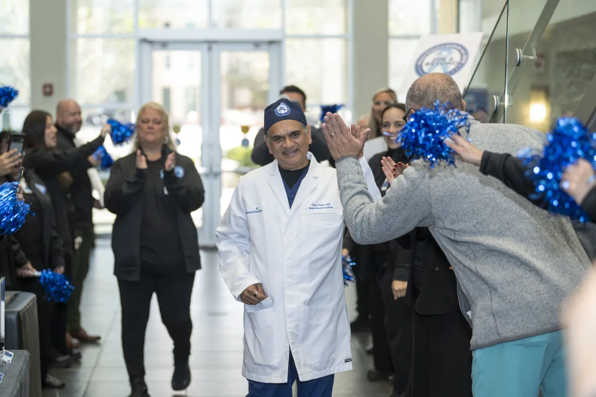 Crowd celebrates after AdventHealth’s Dr. Vipul Patel completes his 20,000th robotic prostatectomy