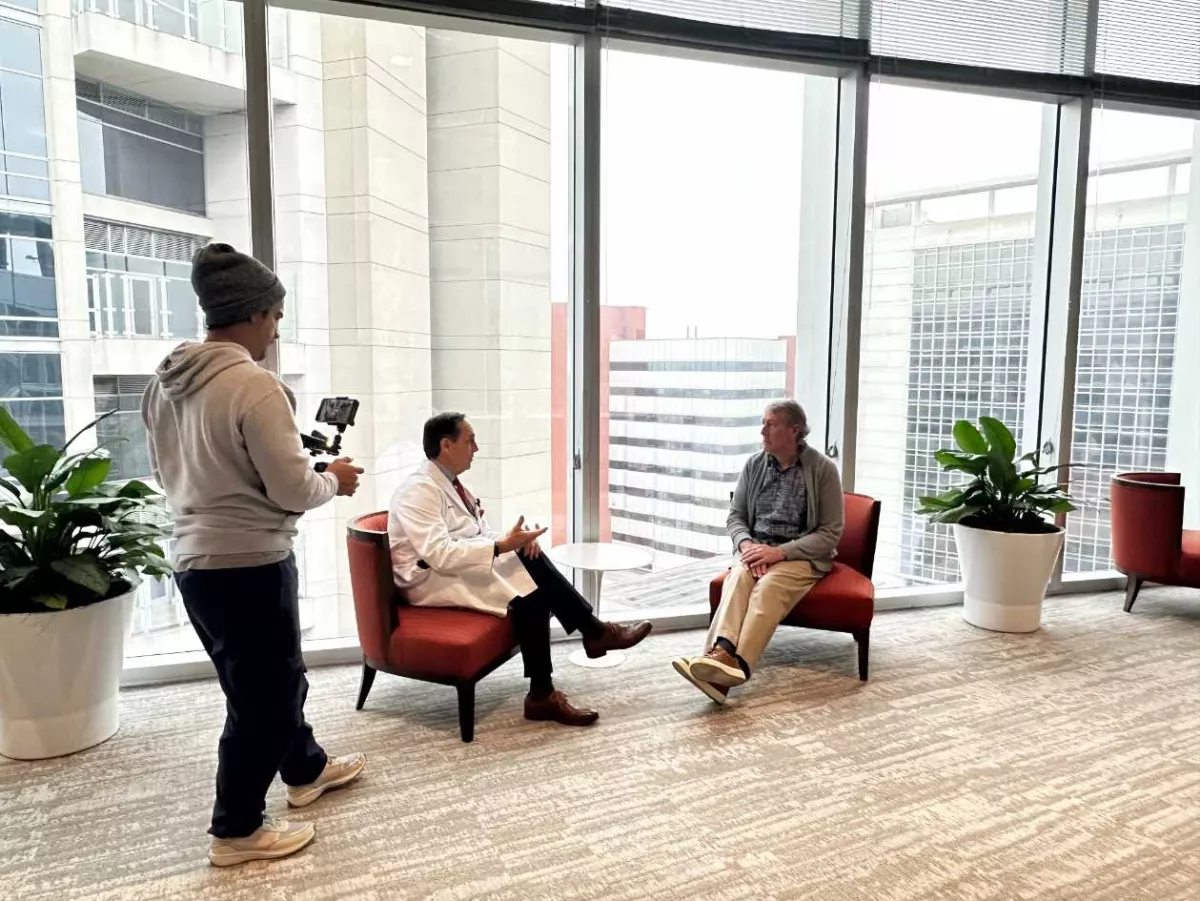 AdventHealth patient Gregg Lee and Dr. Kevin Accola sit down to chat for a WFTV interview. 