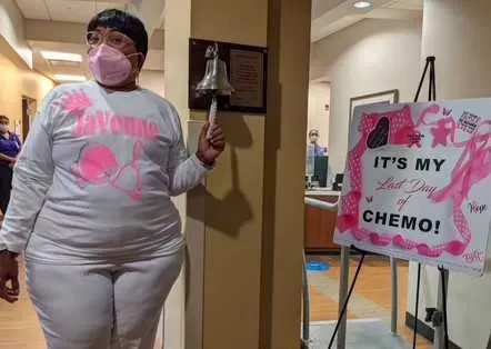Williams ringing the bell on her last day of chemotherapy on April 7, 2022.