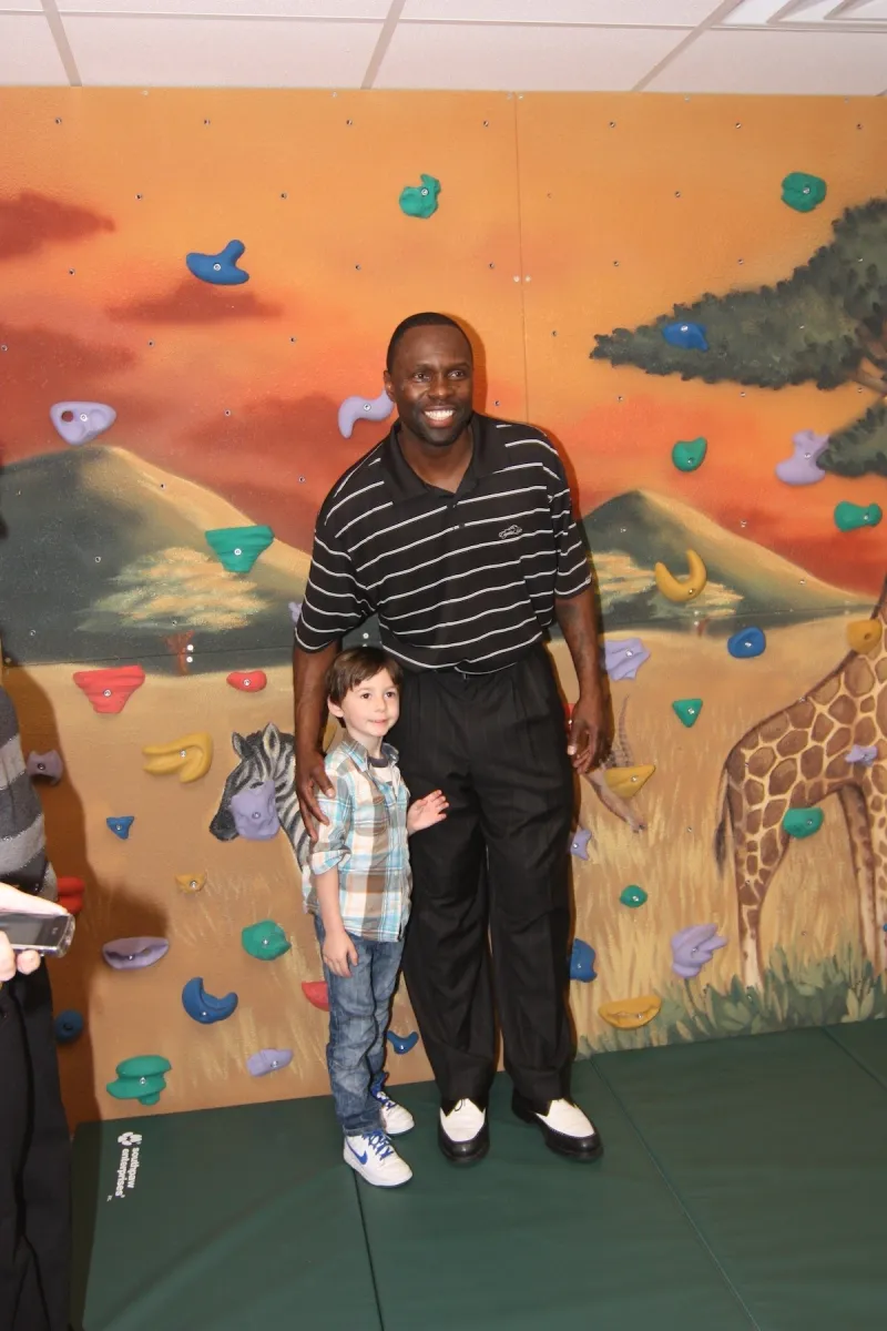 Darrell Armstrong with a kid