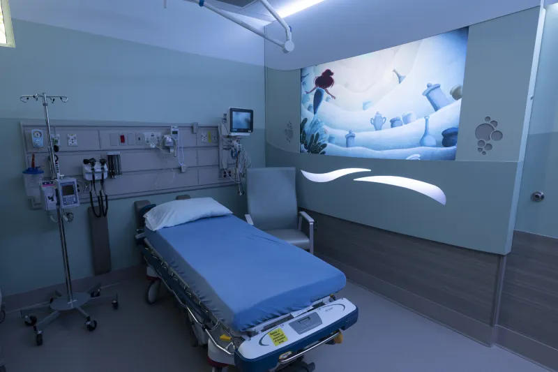A patient room at AdventHealth ER at FLAMINGO CROSSINGS Town Center