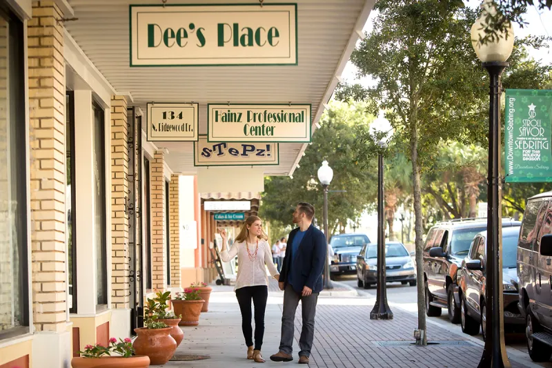 Couple walking in Downtown Sebring