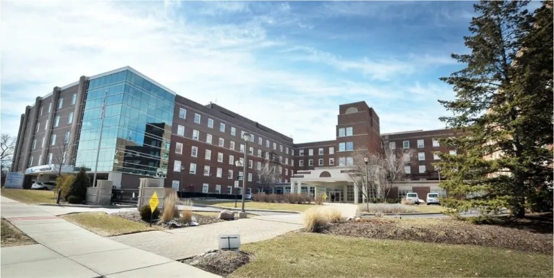 Exterior of UChicago Medicine AdventHealth Hinsdale.